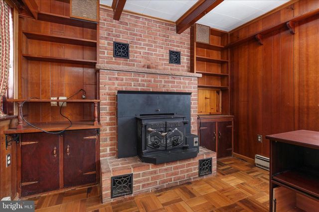 208 PORTER AVE, Martinsburg, WV 25401