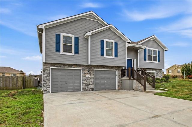 301 NE 192nd Terrace, Smithville, MO 64089