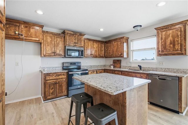 301 NE 192nd Terrace, Smithville, MO 64089