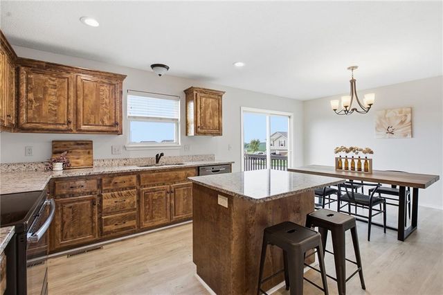 301 NE 192nd Terrace, Smithville, MO 64089