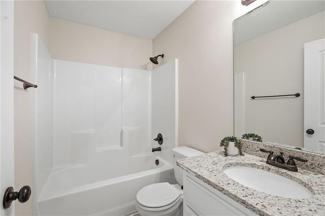 301 NE 192nd Terrace, Smithville, MO 64089