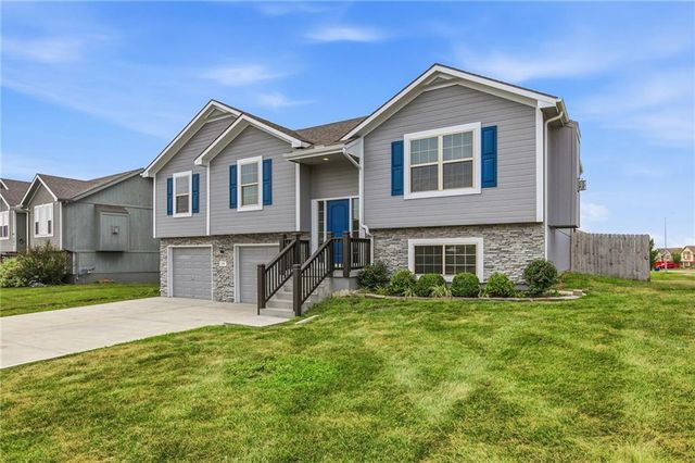301 NE 192nd Terrace, Smithville, MO 64089