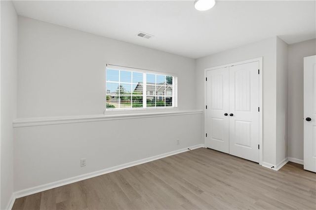 301 NE 192nd Terrace, Smithville, MO 64089