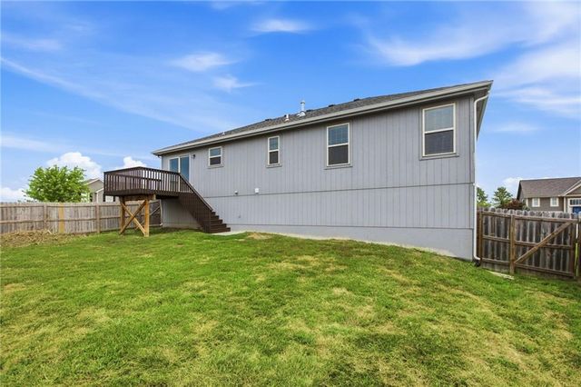 301 NE 192nd Terrace, Smithville, MO 64089