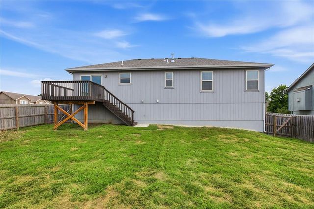 301 NE 192nd Terrace, Smithville, MO 64089