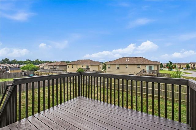 301 NE 192nd Terrace, Smithville, MO 64089