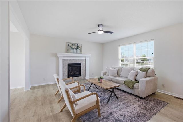 301 NE 192nd Terrace, Smithville, MO 64089