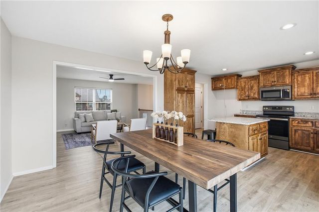 301 NE 192nd Terrace, Smithville, MO 64089