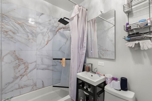 8942 S Baltimore Avenue, Chicago, IL 60617