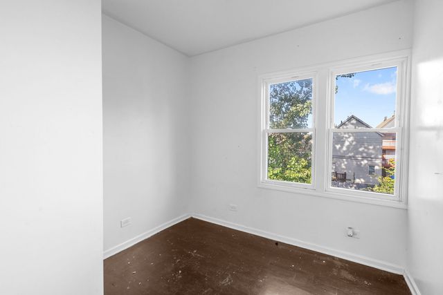 8942 S Baltimore Avenue, Chicago, IL 60617