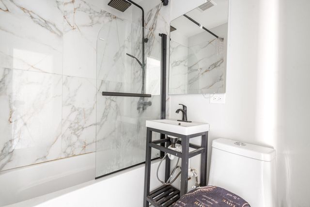 8942 S Baltimore Avenue, Chicago, IL 60617