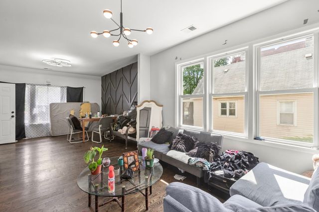 8942 S Baltimore Avenue, Chicago, IL 60617