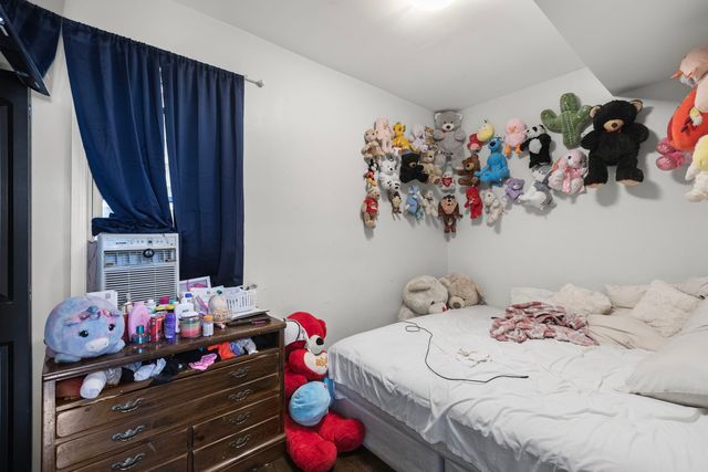 8942 S Baltimore Avenue, Chicago, IL 60617