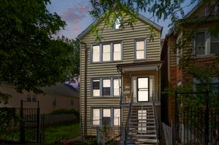 8942 S Baltimore Avenue, Chicago, IL 60617