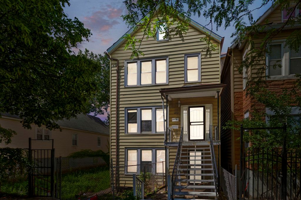 8942 S Baltimore Avenue, Chicago, IL 60617