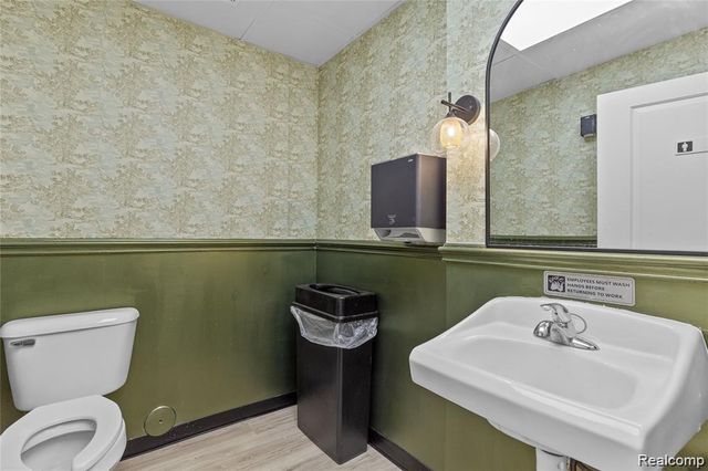 29530 Ford Road, Garden City, MI 48135
