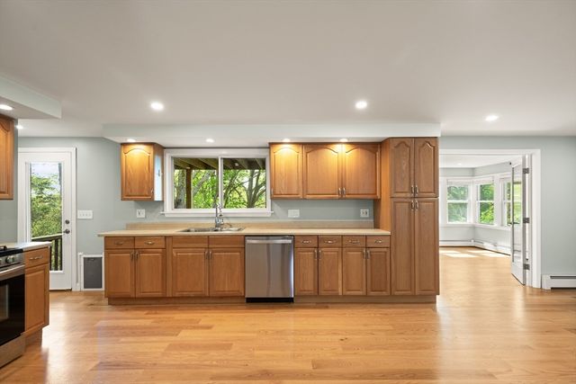 5R Brooks Rd, Gloucester, MA 01930