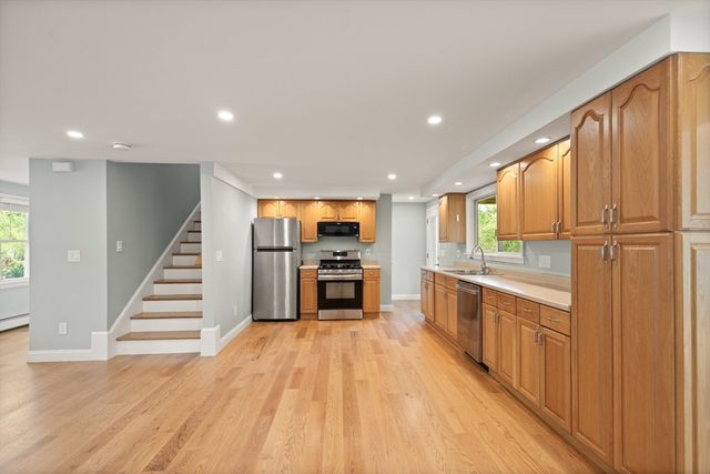 5R Brooks Rd, Gloucester, MA 01930