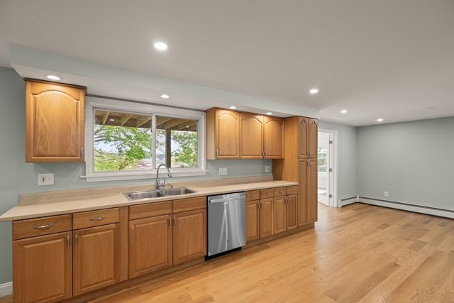 5R Brooks Rd, Gloucester, MA 01930