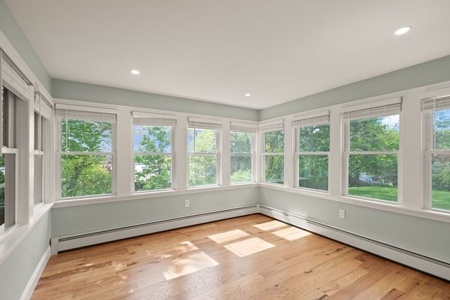 5R Brooks Rd, Gloucester, MA 01930