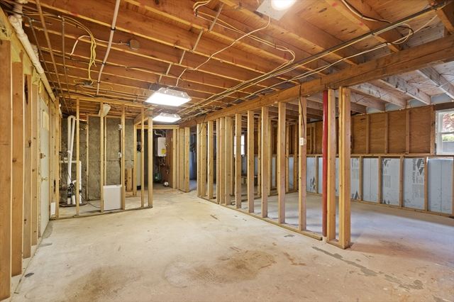 5R Brooks Rd, Gloucester, MA 01930