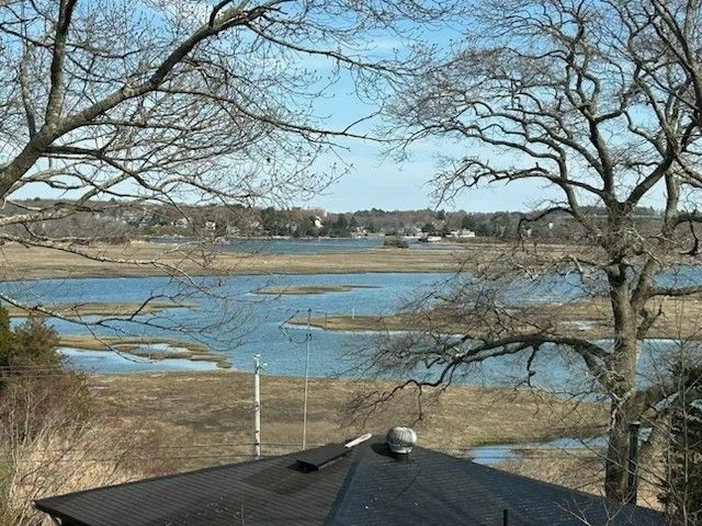 5R Brooks Rd, Gloucester, MA 01930