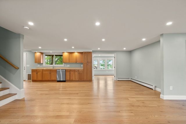 5R Brooks Rd, Gloucester, MA 01930