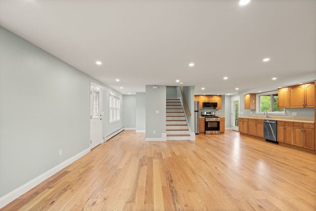 5R Brooks Rd, Gloucester, MA 01930