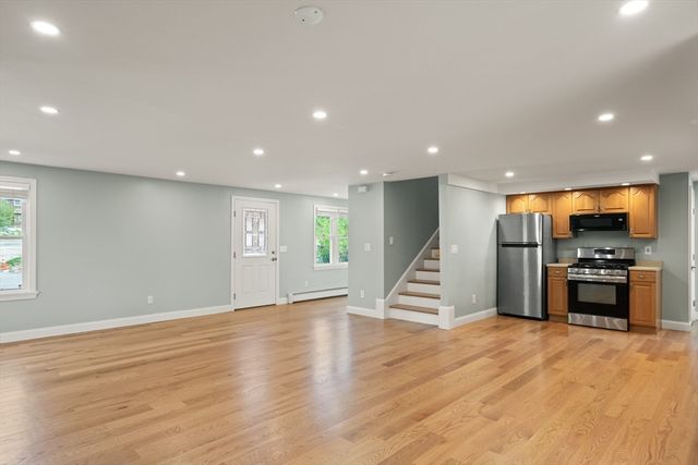 5R Brooks Rd, Gloucester, MA 01930