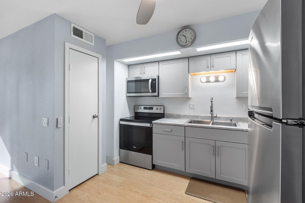 Image 11 of property listing at 13215 N 98TH Avenue D, Sun City, AZ 85351