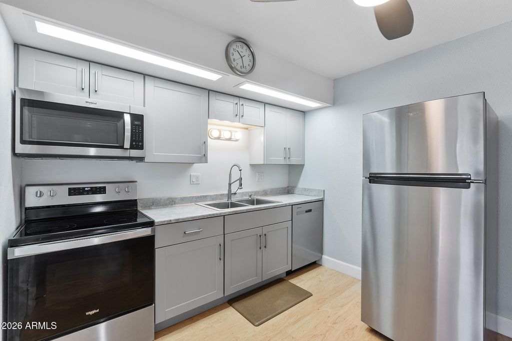 Image 3 of property listing at 13215 N 98TH Avenue D, Sun City, AZ 85351