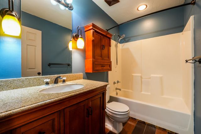 11256 SW Rolling Hills Rd, Augusta, KS 67010