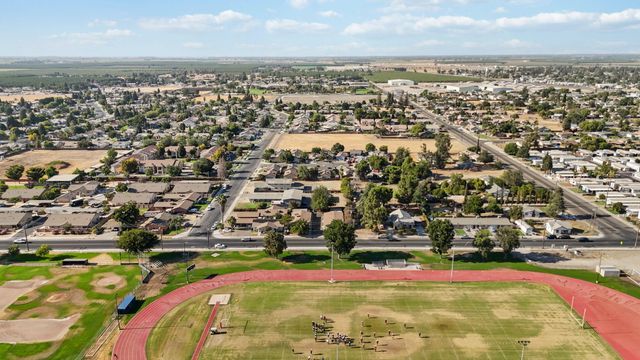 770-798 W Pleasant Avenue, Tulare, CA 93274