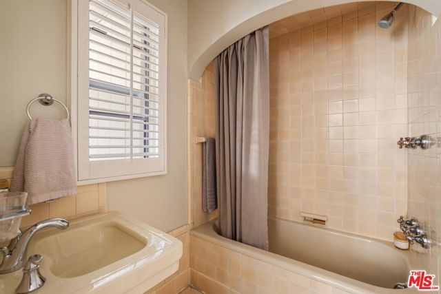367 N Orange Drive, Los Angeles, CA 90036