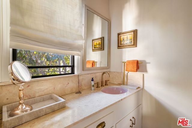 367 N Orange Drive, Los Angeles, CA 90036