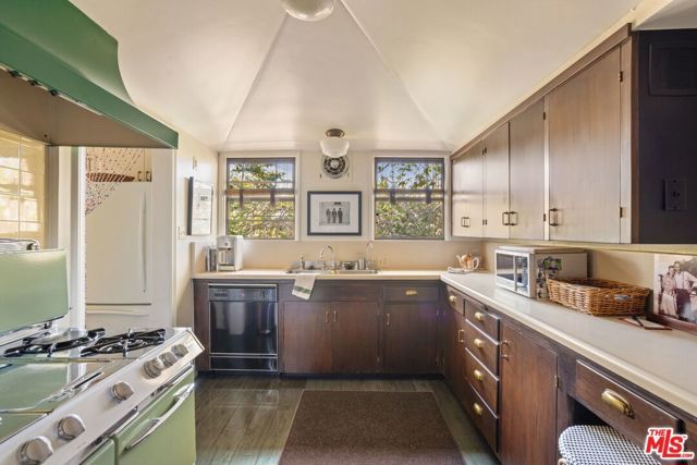 367 N Orange Drive, Los Angeles, CA 90036