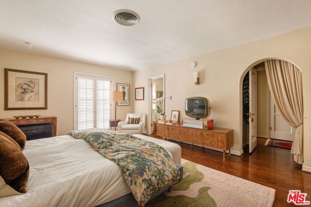 367 N Orange Drive, Los Angeles, CA 90036