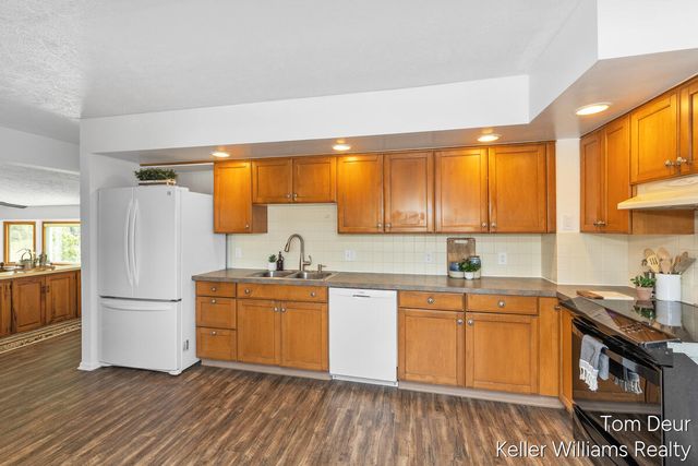 1155 Johnson Street, Marne, MI 49435