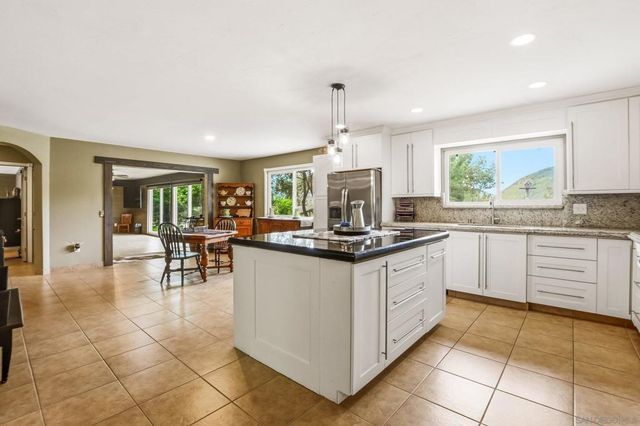 1861 Vista De La Montana, El Cajon, CA 92019