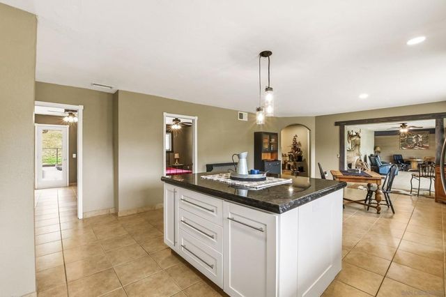 1861 Vista De La Montana, El Cajon, CA 92019