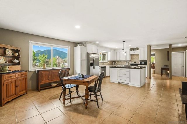 1861 Vista De La Montana, El Cajon, CA 92019