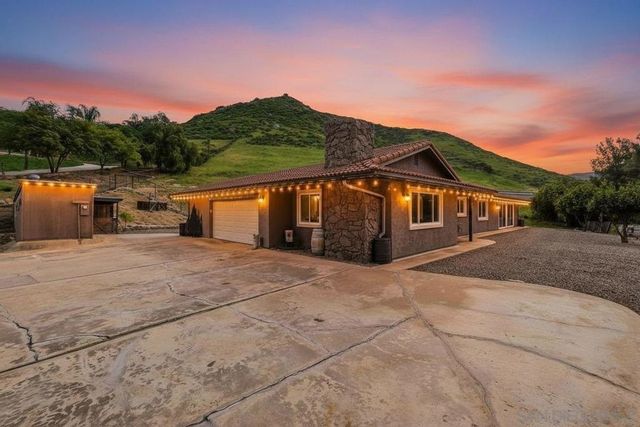 1861 Vista De La Montana, El Cajon, CA 92019