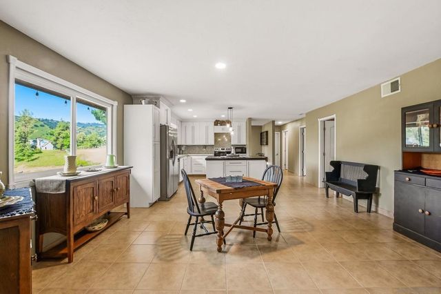 1861 Vista De La Montana, El Cajon, CA 92019