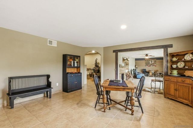 1861 Vista De La Montana, El Cajon, CA 92019