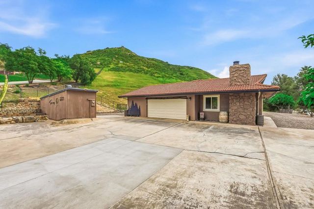 1861 Vista De La Montana, El Cajon, CA 92019