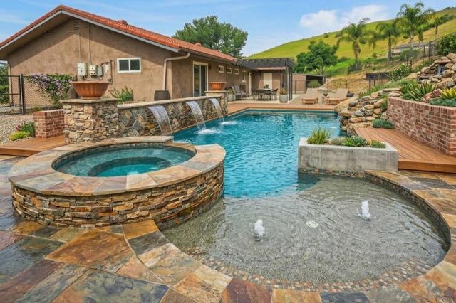 1861 Vista De La Montana, El Cajon, CA 92019