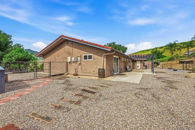 1861 Vista De La Montana, El Cajon, CA 92019