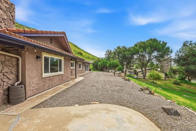 1861 Vista De La Montana, El Cajon, CA 92019