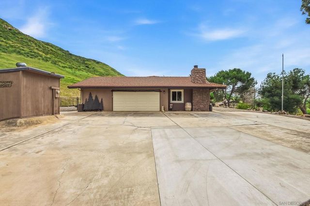 1861 Vista De La Montana, El Cajon, CA 92019