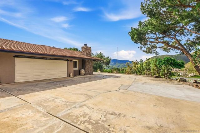 1861 Vista De La Montana, El Cajon, CA 92019